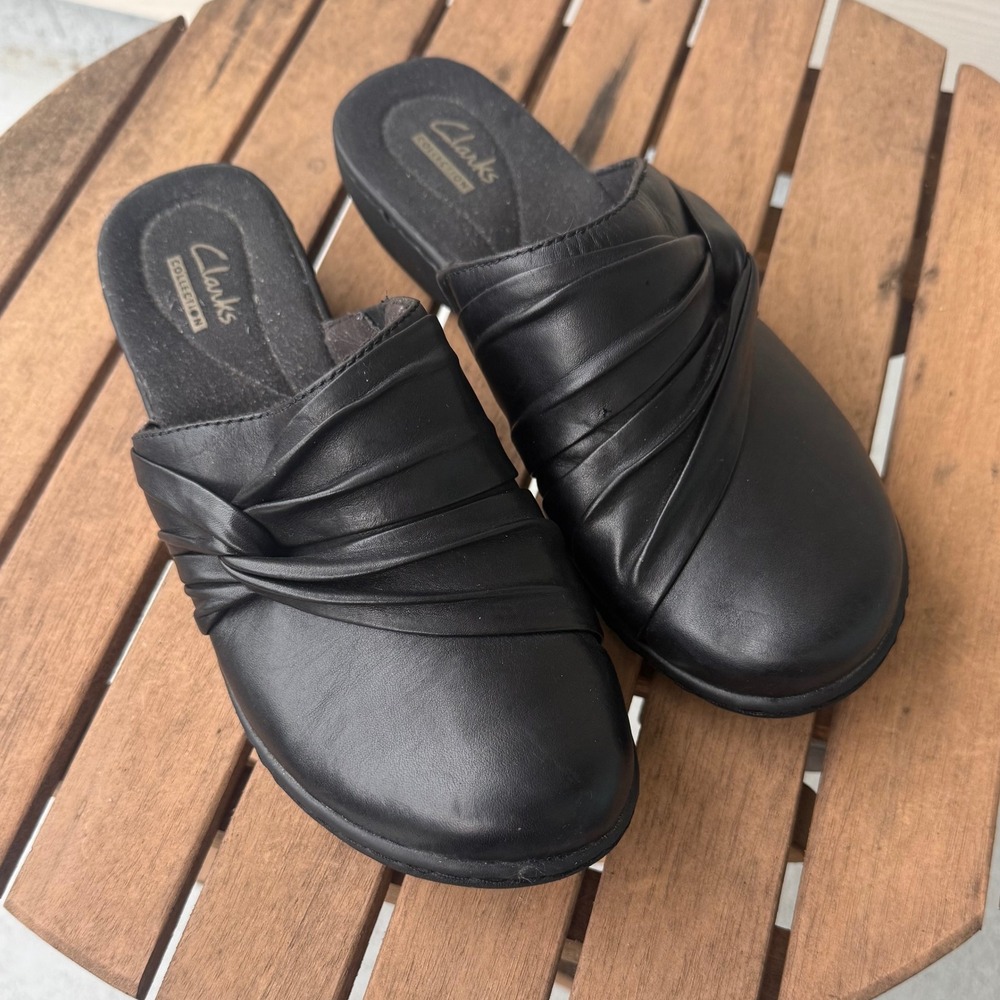 Clarks Collection Black Leather Pleated Knot Mules Clogs Size 8.5 Comfort